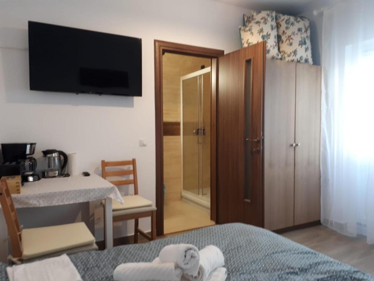 Hunyadi Budget Ciresica Sibiu Buitenkant foto